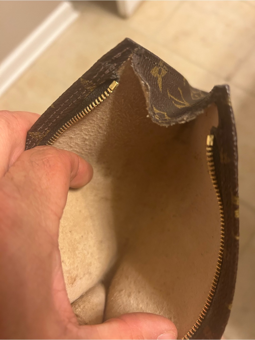 Louis Vuitton Pouch Vintage comes with coa. with unbranded chain - Picture 7 of 10